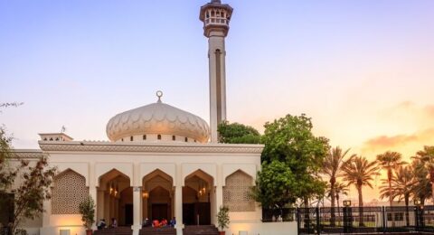 المسجد الكبير .. تحفة معمارية رائعة في دبي