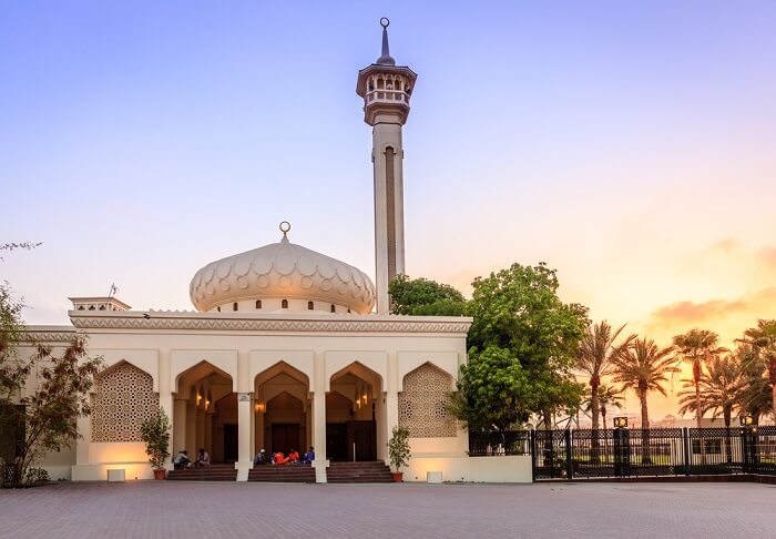 المسجد الكبير .. تحفة معمارية رائعة في دبي 