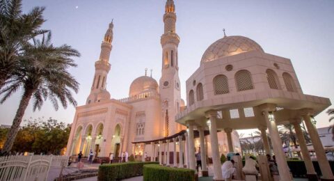 مسجد جميرا .. روعة العمارة الاسلامية في دبي